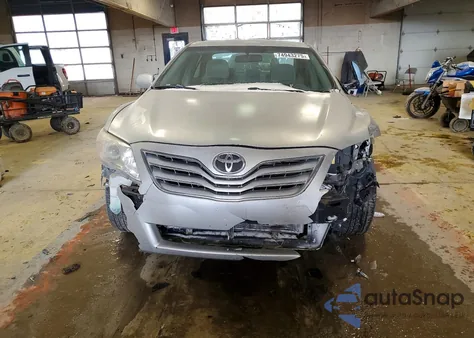 2010 Toyota Camry Base z USA, uszkodzony, nr VIN 4T1BF3EK3AU072707
